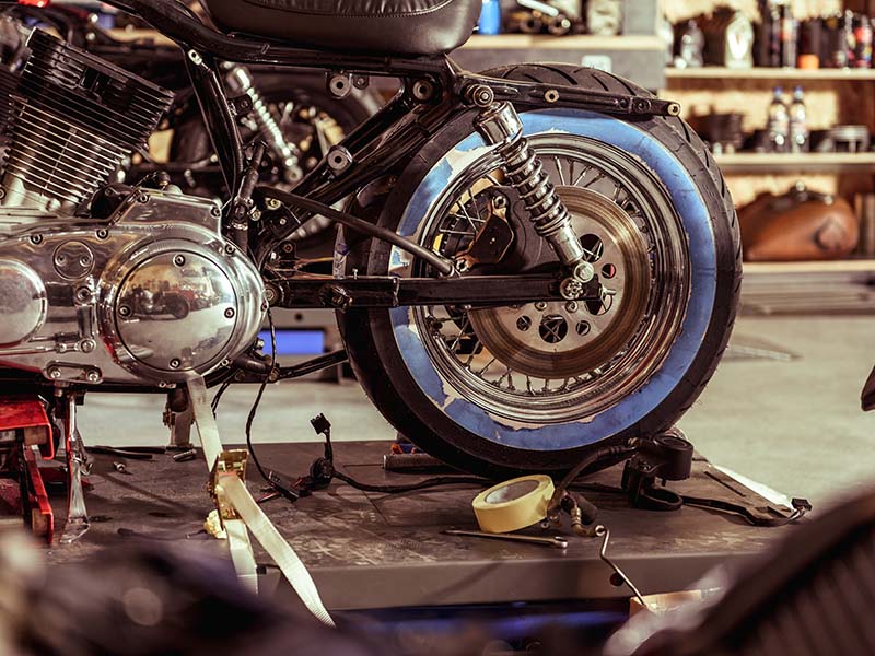 Changement et montage de pneu Moto Ducos
