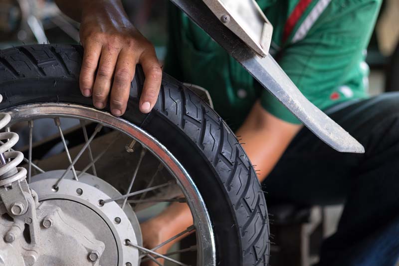 Comment savoir quelle taille de pneu convient à votre moto en Martinique ?